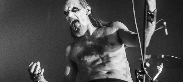 taake-montr-al-les-t-n-bres-au-th-tre-plaza-sors-tu-ca