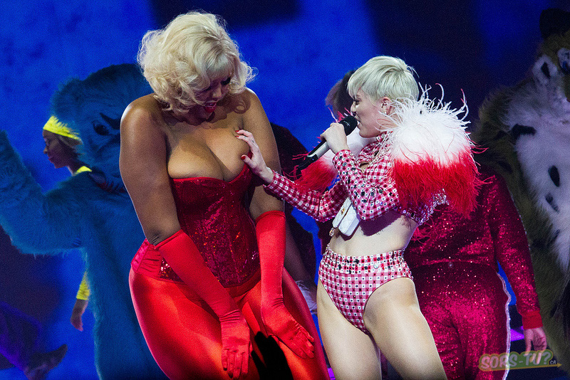 miley cyrus_centre bell_2014_21
