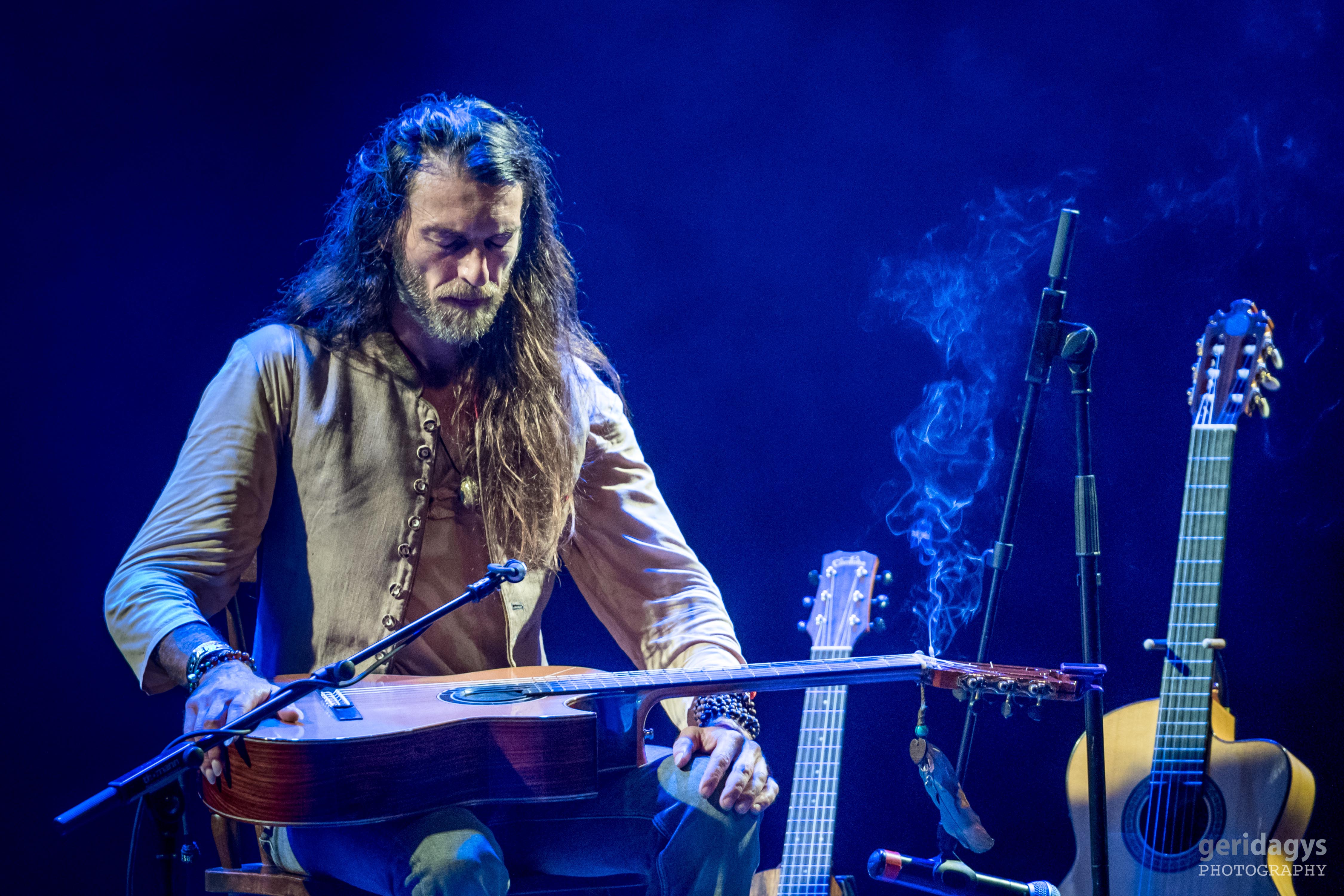 Estas Tonne on  Music