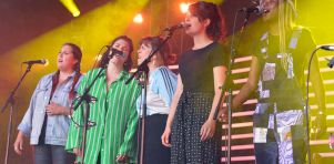 Les chansonneurs de Petite-Vallée font une première escale aux Francos de Montréal