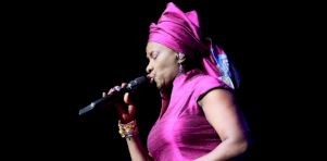 Nuits d’Afrique 2023 | Angélique Kidjo divine et rassembleuse lors du spectacle d’ouverture