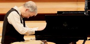 Brad Mehldau solo à la Maison symphonique | La version pop du pianiste, lyrique et inspiré