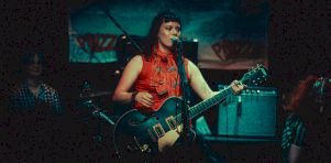 Pouzza Fest 2024 – Jour 2 | Paillettes, tutus et distorsion