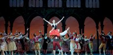 Don Quixote aux Grands Ballets Canadiens | Un tourbillon de prouesses hautes en couleur