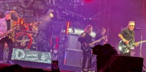 Festival d’Été de Québec 2025 – Jour 3 | George Thorogood & The Destroyers et plusieurs autres combattent la pluie avec le rock!