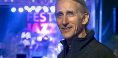 Festi Jazz Mont-Tremblant 2025 | Entrevue avec Luc Hamel : l’authenticité du jazz au coeur des Laurentides