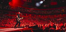 Bryan Adams au Centre Vidéotron | Québec en prend plein la gueule !