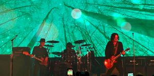 Une soirée canadienne, version 2025 | The Tea Party en pantoufles dans les ténèbres, quand le rock ontarien se retrouve au MTelus