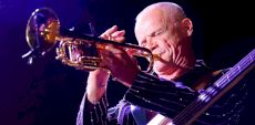 Flea au Théâtre Beanfield | La profondeur solo d&rsquo;un vétéran des Chili Peppers