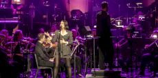Festival International de Jazz de Montréal 2026 – Jour 4 | St. Vincent symphonique : Faire coexister tous ses états 