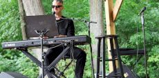 Pierre Lapointe au Jardin Botanique | Élégance et émotions, même sous un soleil de plomb