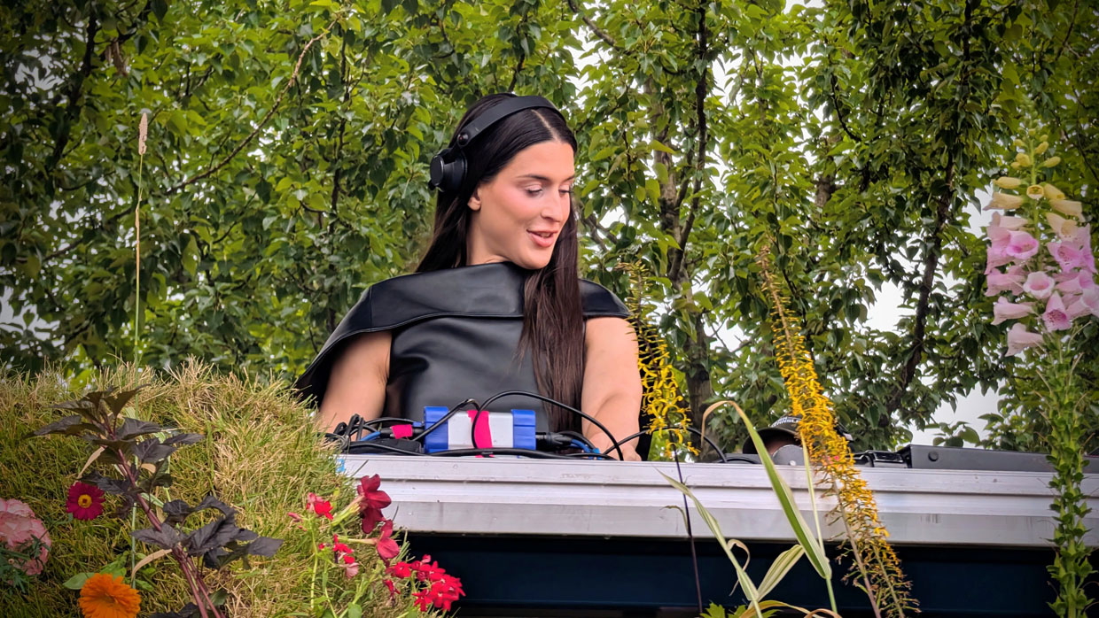 bjork eclipse ronja johanssdotir