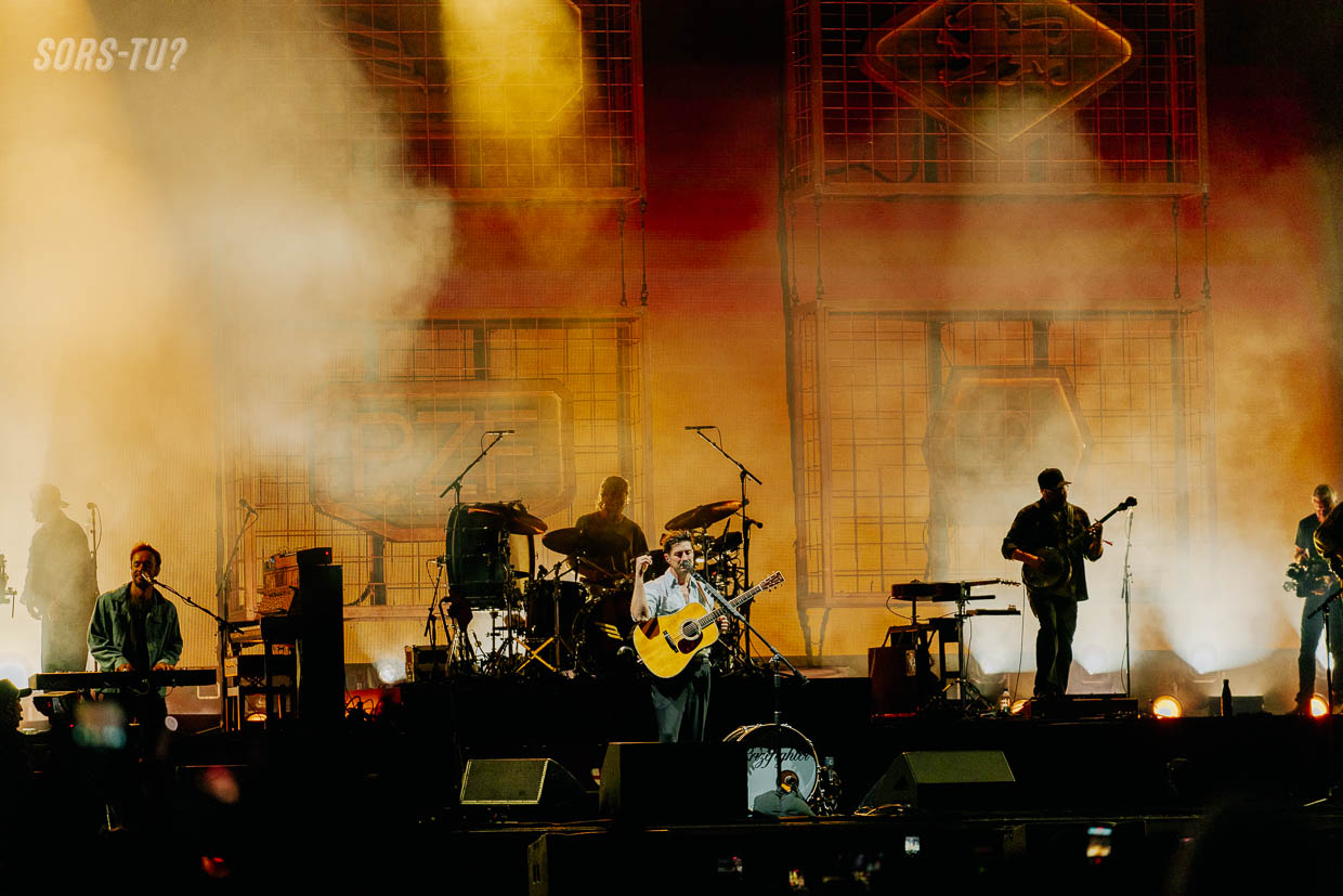mumford and sons lasso montreal 2026 04