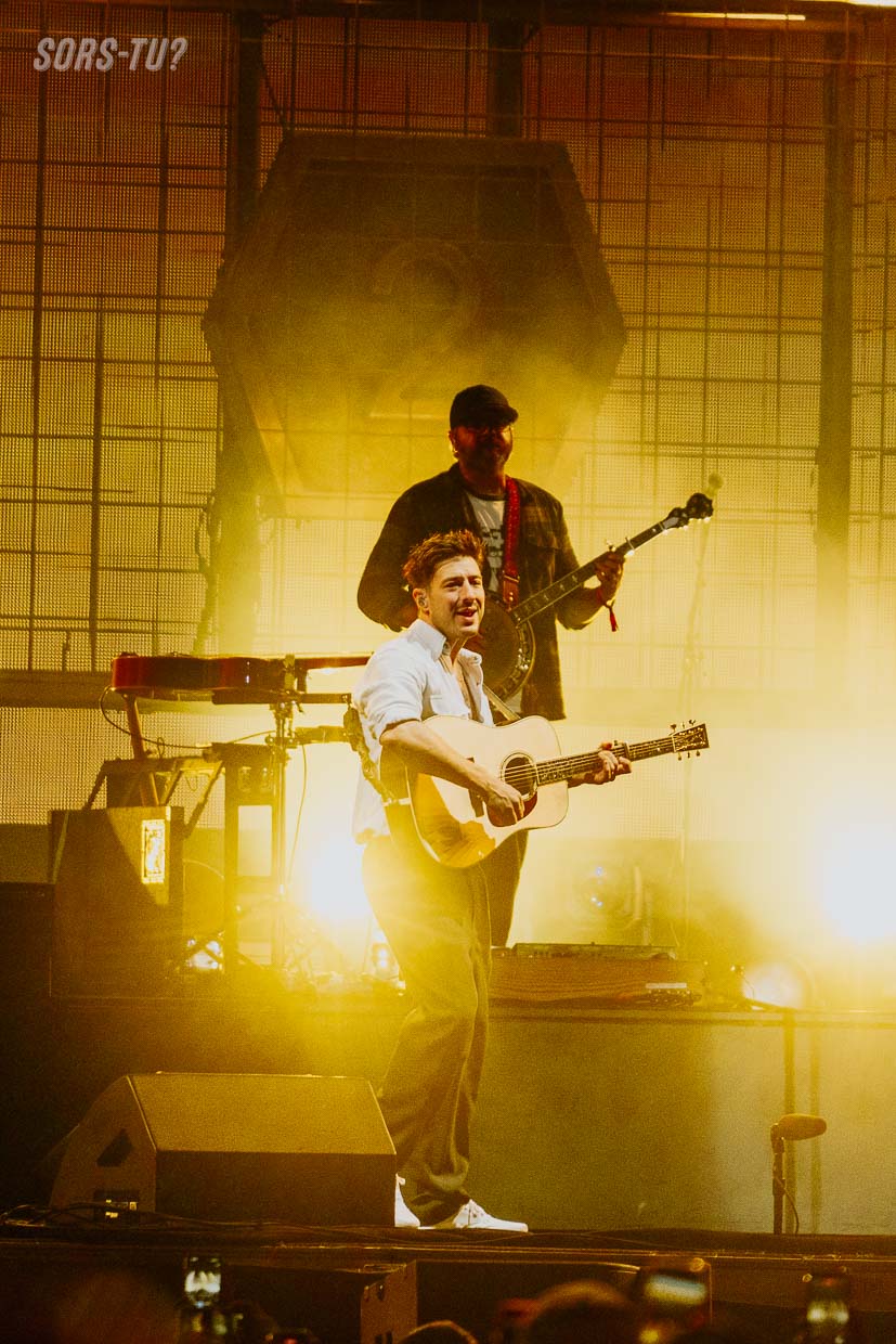 mumford and sons lasso montreal 2026 08