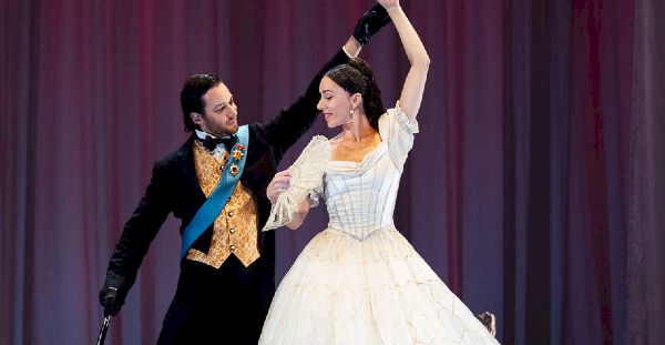 La Dame aux camélias (Grands Ballets)