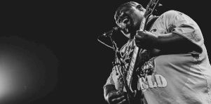 En images | Christone « Kingfish » Ingram au Théâtre Beanfield