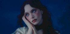 Entrevue avec Holly Humberstone | La goth pop intime d&rsquo;une Britannique authentique