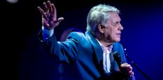 Salvatore Adamo au Théâtre Saint-Denis | Ce n&rsquo;est qu&rsquo;un au revoir