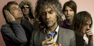 The Flaming Lips reprendront Sgt. Pepper’s Lonely Hearts Club Band avec Miley Cyrus, Moby, Tegan and Sara et plus