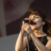 Lauren Mayberry du groupe CHVRCHES. Photo par GjM Photography.