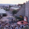 Spectacle de musique de rue à la Porte St-Jean en 1986.