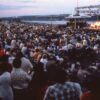 Foule à un spectacle sur la Terrasse Dufferin en 1980.