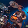 Brian Viglione à la batterie. Photo par Richard Mercier.