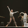 Jordana Daumec avec les artistes du Ballet dans the second detail. Photo par Cylla von Tiedemann, courtoisie de The National Ballet of Canada. 