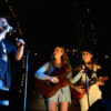 Keith Kouna et <a href='/artiste/soeurs-boulay/' >Les Soeurs Boulay</a>. Photo par Victor Diaz Lamich