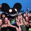 Justin se fait chummy avec un (faux) Deadmau5
