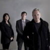 Après la mort d'Ian Curtis, les membres de Joy Division ont formé un nouveau groupe avec Bernard Sumner... et ont une fois de plus adopté un nom faisant référence au nazisme. «L’ordre nouveau» mis en place au Kampuchea démocratique, ou le régime khmer rouge, n'avait rien de hop-la-vie, on s'entend...