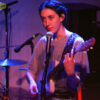 Frankie Cosmos reprend Exile in Guyville de Liz Phair.