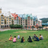 Mont-Tremblant vibre avec les yogis (Crédit photo : Melissa Gayle pour le Festival Wanderlust)
